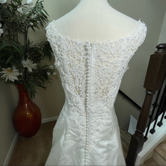 Maggie Sottero wedding dress size 12 - Picture 12 of 15